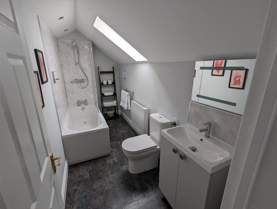 31 High Street - Modern & Stylish 2-Bed Apartment - Inc Parking Husbands Bosworth Ngoại thất bức ảnh